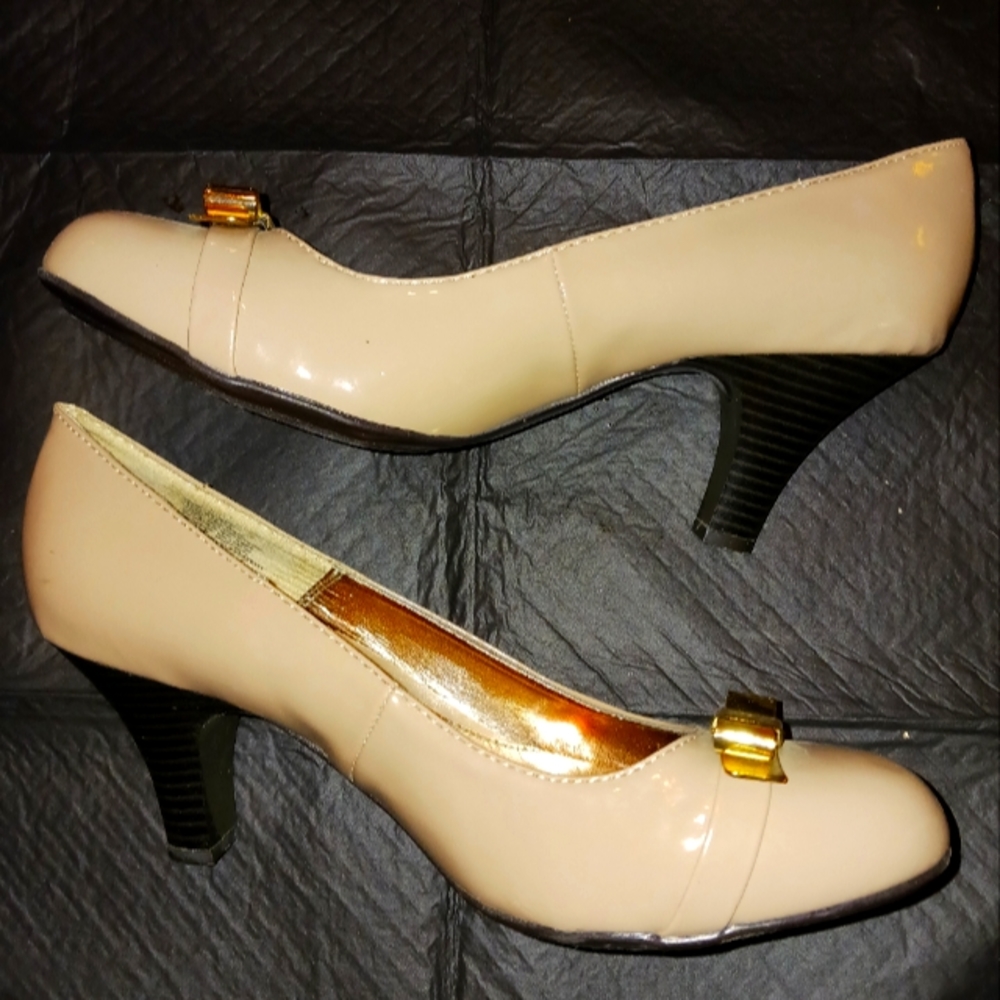 Women's shoes